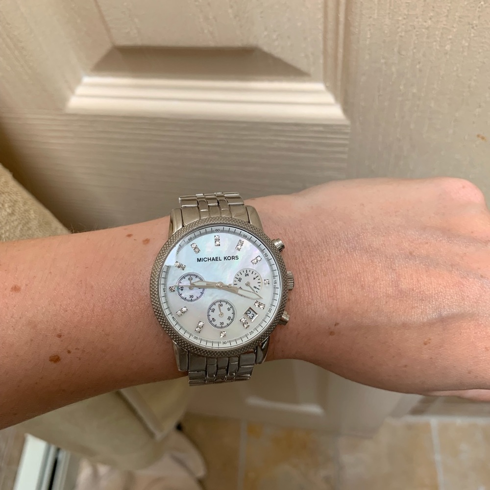 Michael Kors Women’s Watch - Picture 4 of 5